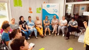Учасниці супервізії з Бородянської, Макарівської та Немішаївської громад сидять у колі під час спільного обговорення